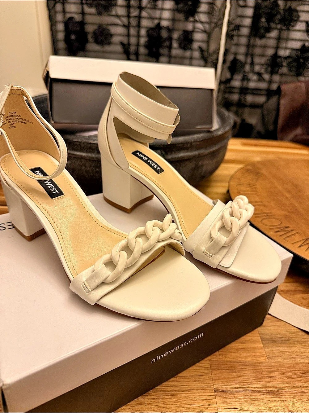 Nine West KIMBA3 Chain Strap Heels in White US 5.5 Like New